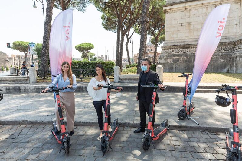 I protagonisti dell&#039;evento: da sinistra, Magdalena Krenek (Country Manager Voi), Virginia Raggi e Pietro Calabrese