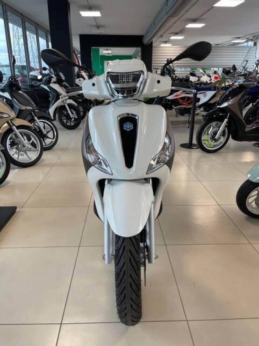 Piaggio Medley 150 ABS (2021 - 25) (3)