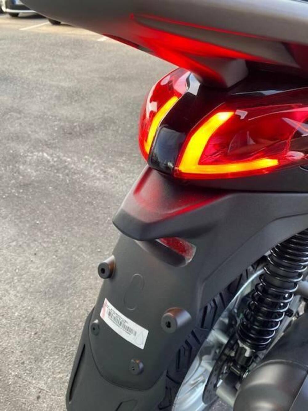 Piaggio Medley 150 ABS (2021 - 25) (13)