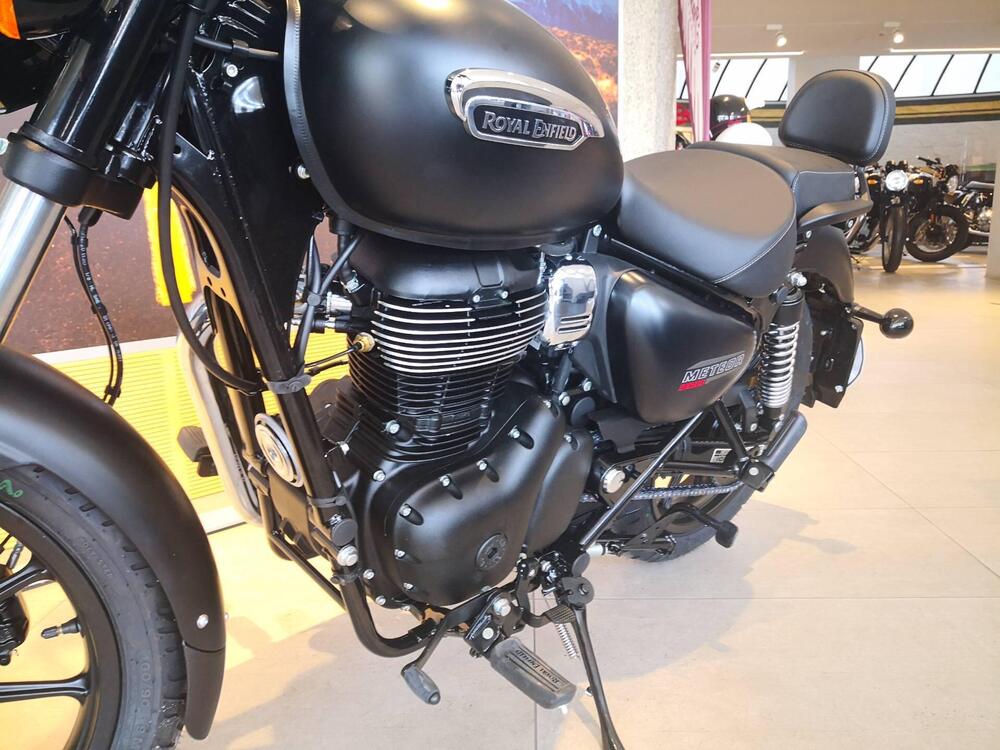 Royal Enfield Meteor 350 Stellar (2021 - 26) (12)