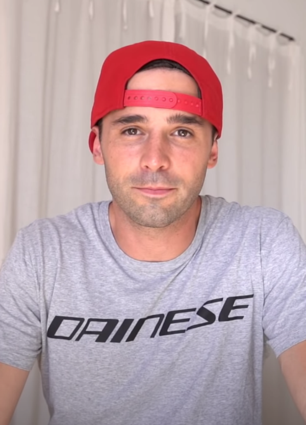 &quot;Troppo odio nel motosport&quot;: Luca Salvadori fa causa dopo i continui commenti pesanti sui social [VIDEO]