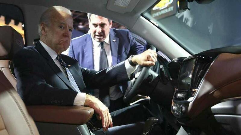 L&#039;ordine di Biden: nel 2030 met&agrave; delle auto vendute saranno elettriche