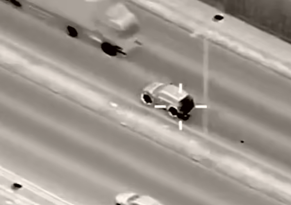 In fuga dalla polizia contromano su un&rsquo;Audi Q5 rubata, si schianta contro un camion e muore [VIDEO] 