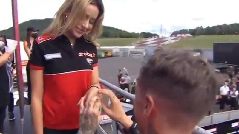 Scott Redding in ginocchio sul podio: vittoria e proposta di matrimonio [VIDEO]