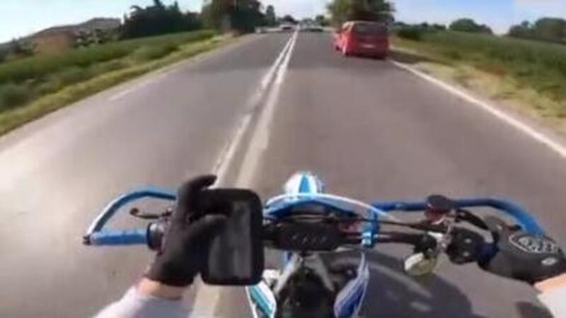 Moto fail: occhio con smartphone e supporti! [VIDEO]