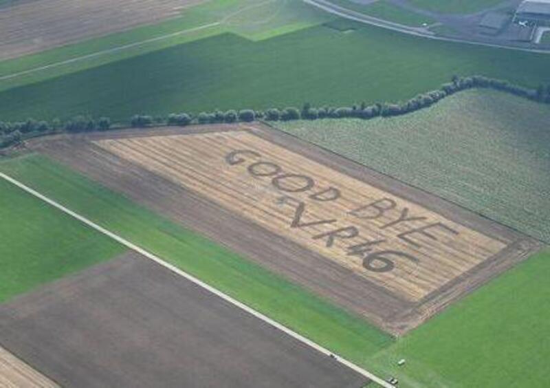 Segni alieni sui campi di grano? No: &egrave; un contadino austriaco tifoso del Dottore!