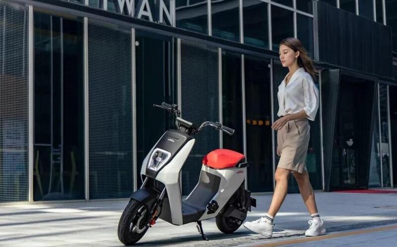 Honda U-be, scooter elettrico monoposto: poco pi&ugrave; di 400 euro per la versione base