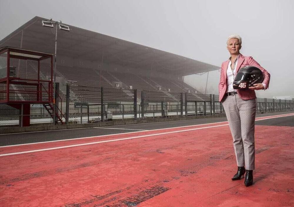Uccisa dal marito la direttrice del circuito di Spa: il mondo del motorsport le rende omaggio 