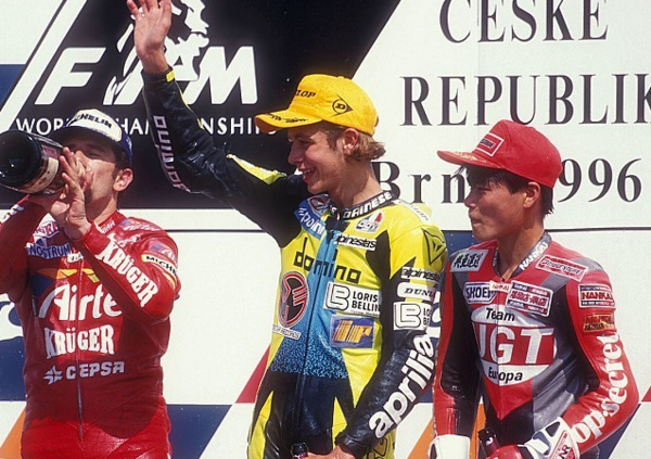 25 anni fa la prima vittoria di Vale, oggi una nuova emozione per Graziano Rossi: &ldquo;Se fosse stato un nipotino a insegnargli a guidare stavolta sarebbe toccato a lui&rdquo;