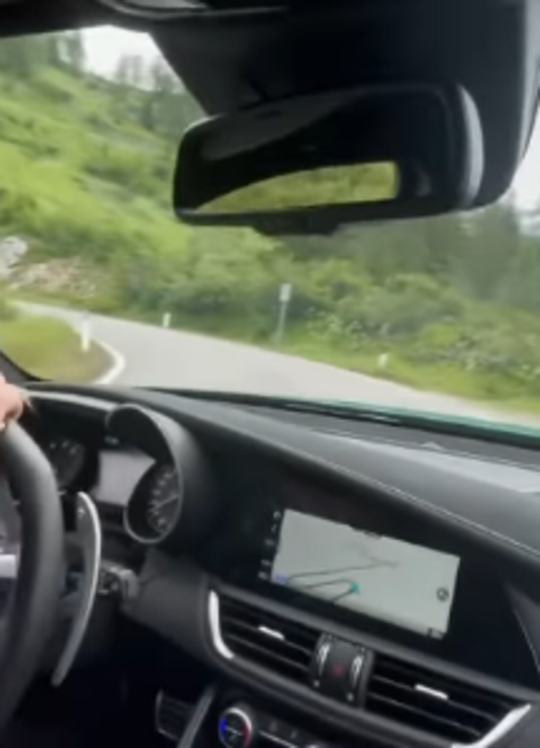 Alfa Romeo Giulia GTAm e PowerslideLover: traversi pazzeschi sul Passo Giau [VIDEO]