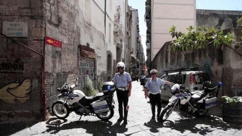 Bari, banda di bulli tenta di rubare la moto a un vigile urbano