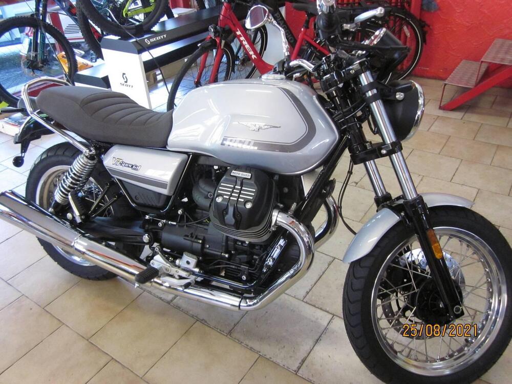 Moto Guzzi V7 Special (2021 - 24)