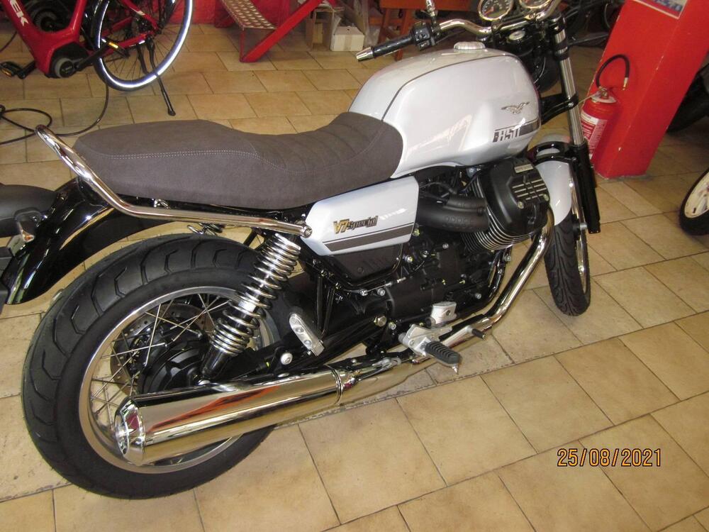 Moto Guzzi V7 Special (2021 - 24) (2)