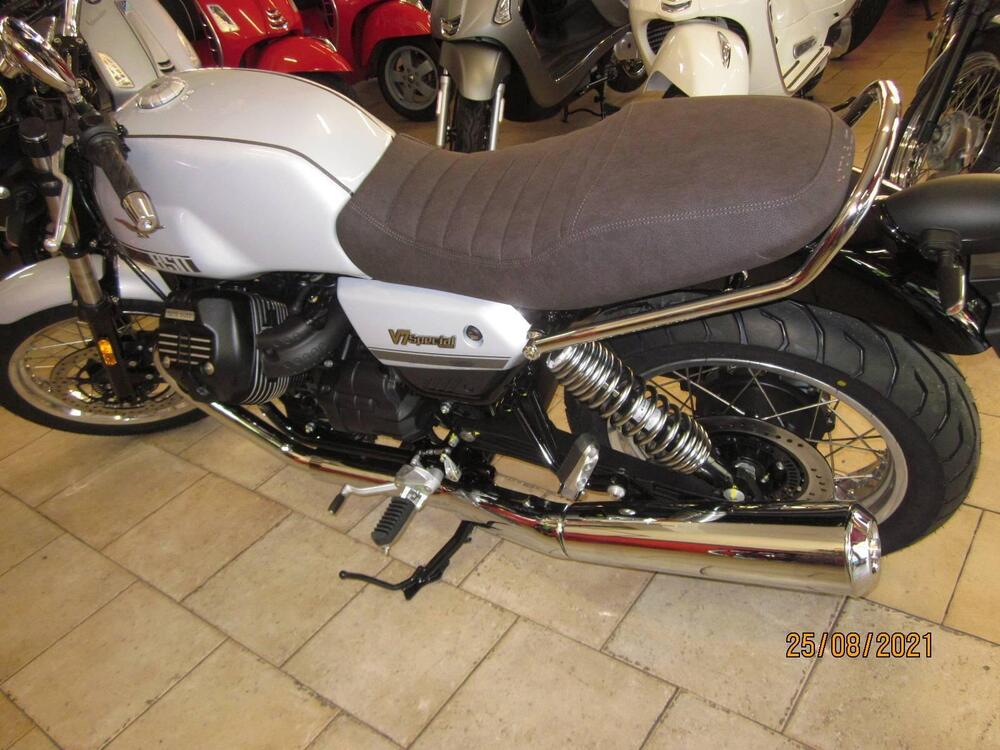 Moto Guzzi V7 Special (2021 - 24) (3)