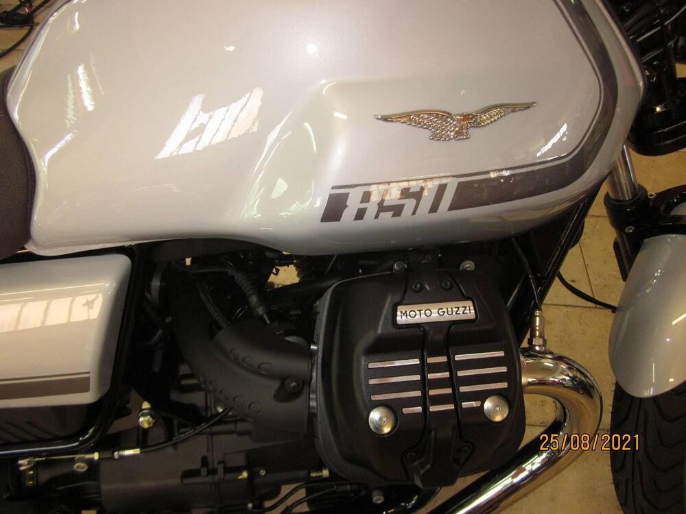 Moto Guzzi V7 Special (2021 - 24) (4)