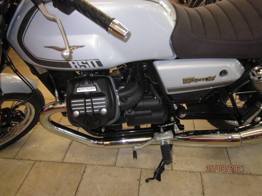 Moto Guzzi V7 Special (2021 - 24) (7)