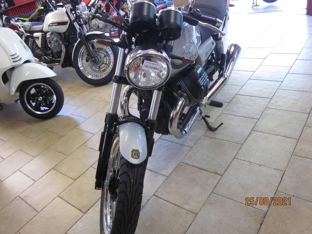 Moto Guzzi V7 Special (2021 - 24) (9)