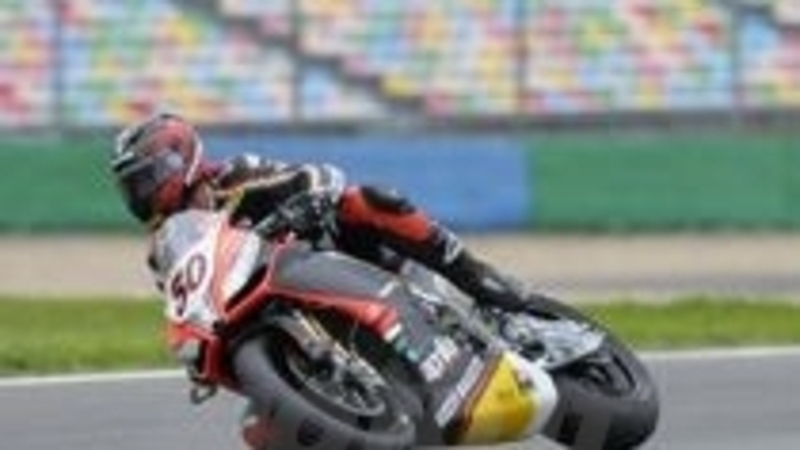 SBK. Guintoli si aggiudica le prime qualifiche SBK a Magny Cours