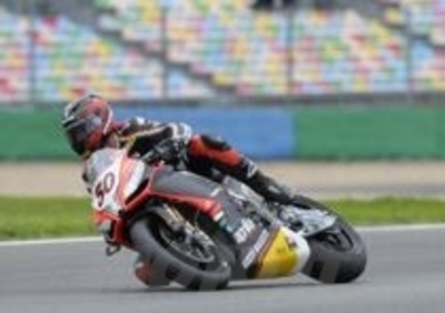 SBK. Guintoli si aggiudica le prime qualifiche SBK a Magny Cours