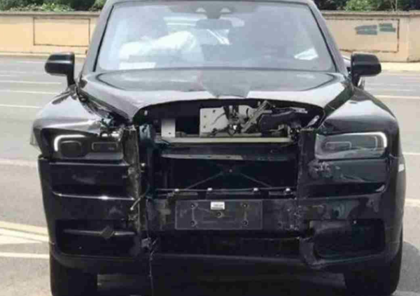 Distrutta una Rolls-Royce da oltre 400 mila euro appena comprata: le immagini fanno male
