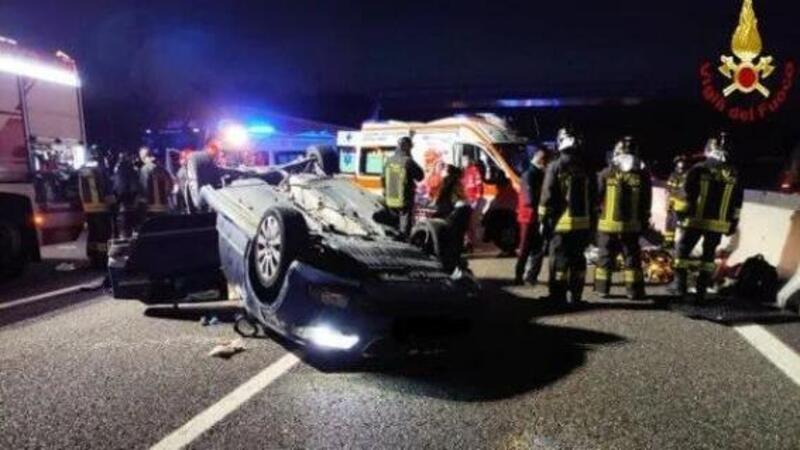 Ribaltamento sull&#039;A4: intera famiglia all&#039;ospedale e coda chilometrica [FOTO]