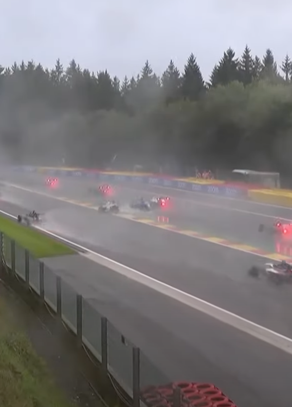 Spa, ancora paura ad Eau Rouge: il video dell&#039;incidente sotto la pioggia in Formula 3