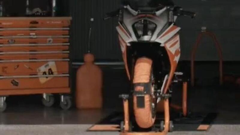 KTM RC390: un teaser (e fra due giorni la prova)