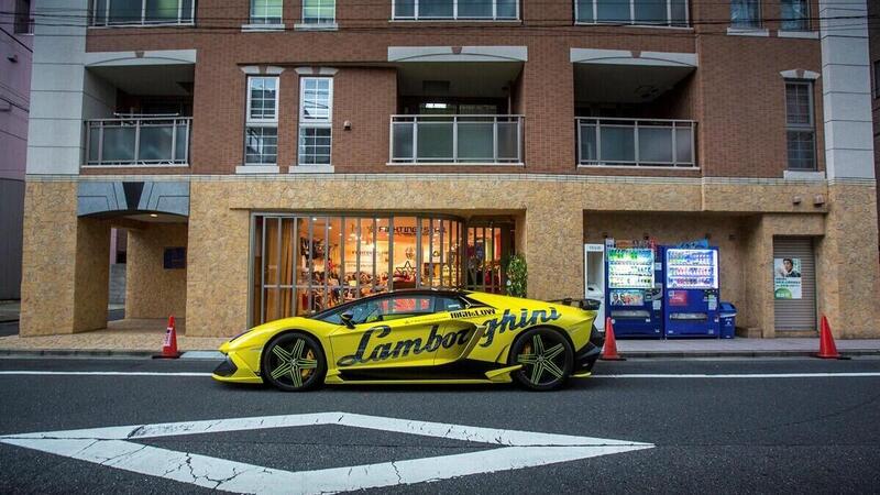 Una Lamborghini davvero ricca, perlata e.. Luccicante [solo in Asia]