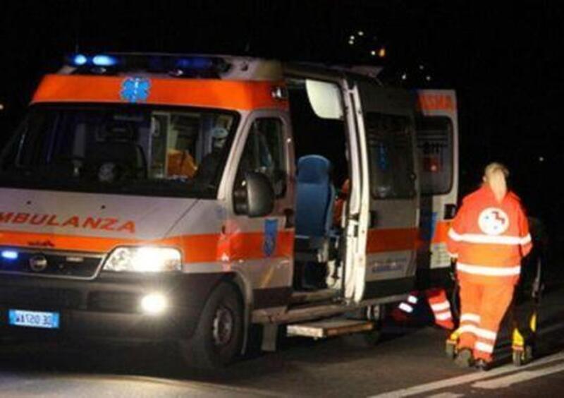 Vernio: coppia di motociclisti si scontra con daino, 62enne in codice rosso