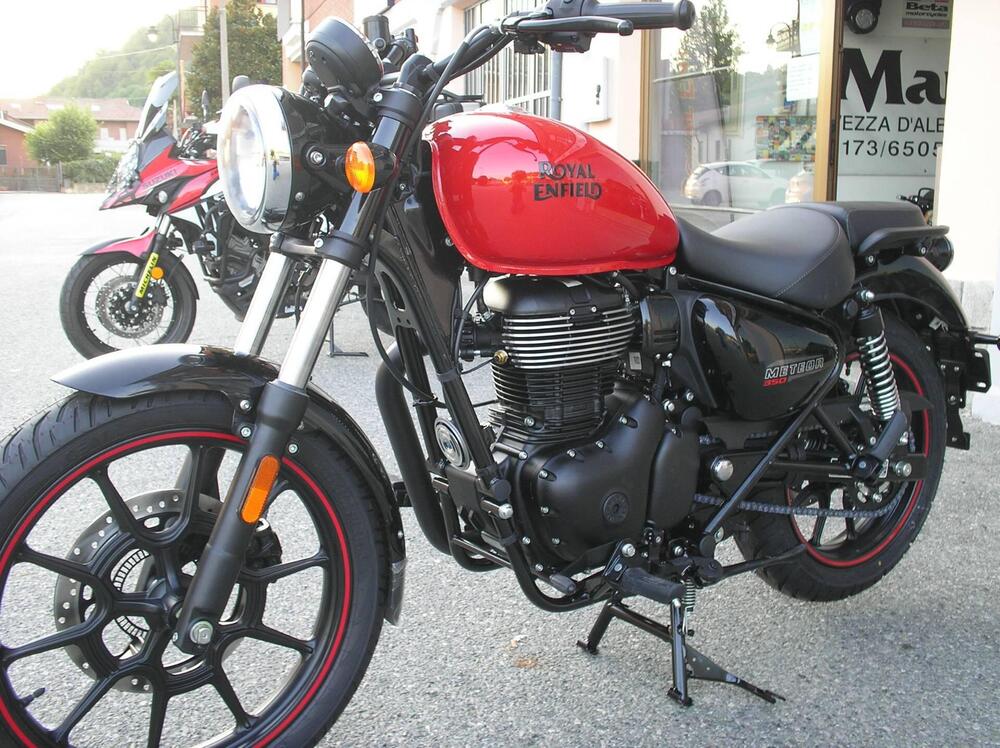 Royal Enfield Meteor 350 Fireball (2021 - 25) (7)
