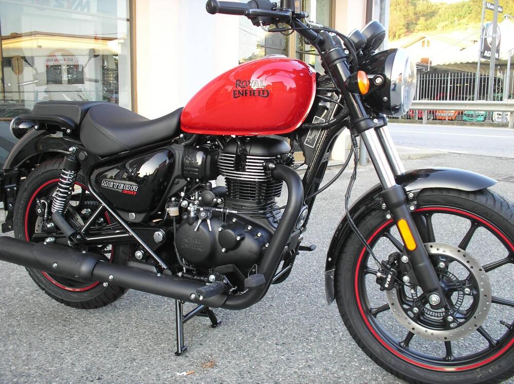 Royal Enfield Meteor 350 Fireball (2021 - 25) (8)