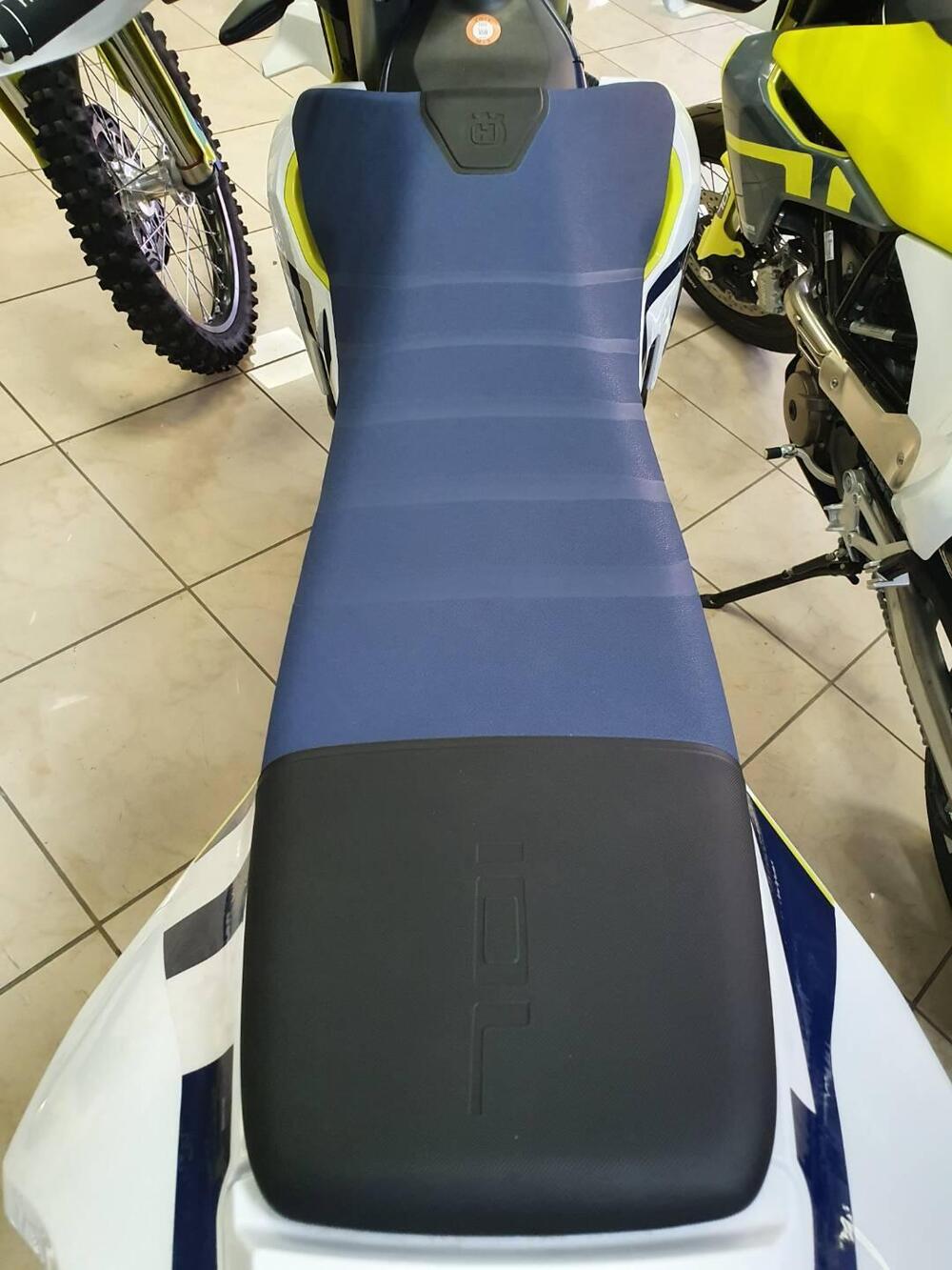 Sella Husqvarna 701 (2)