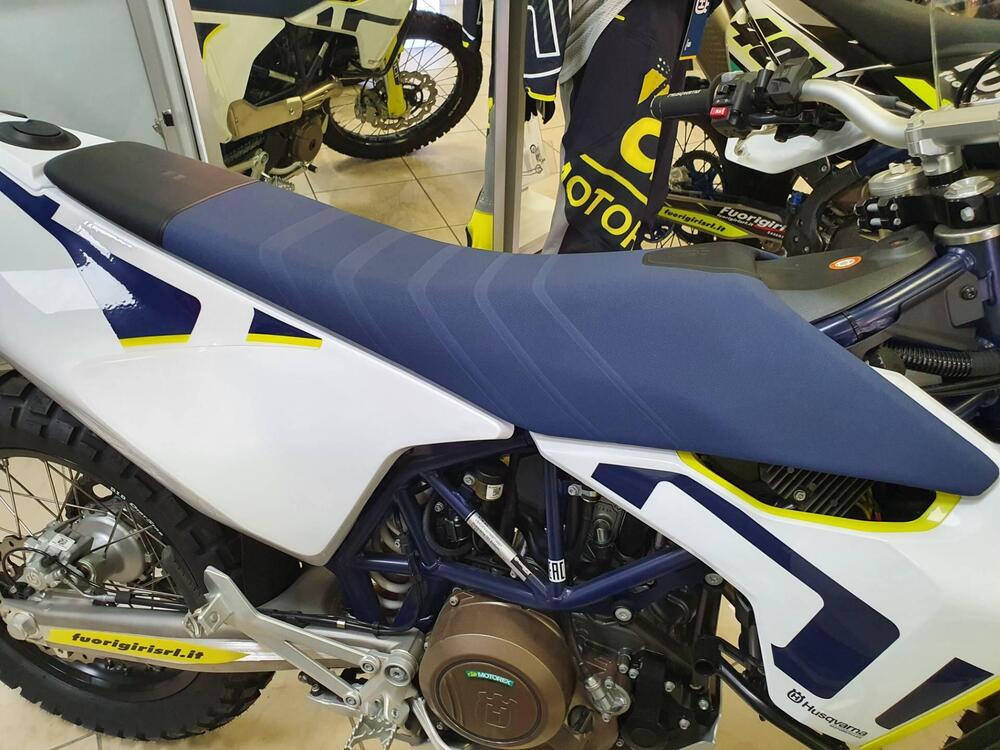 Sella Husqvarna 701 (3)