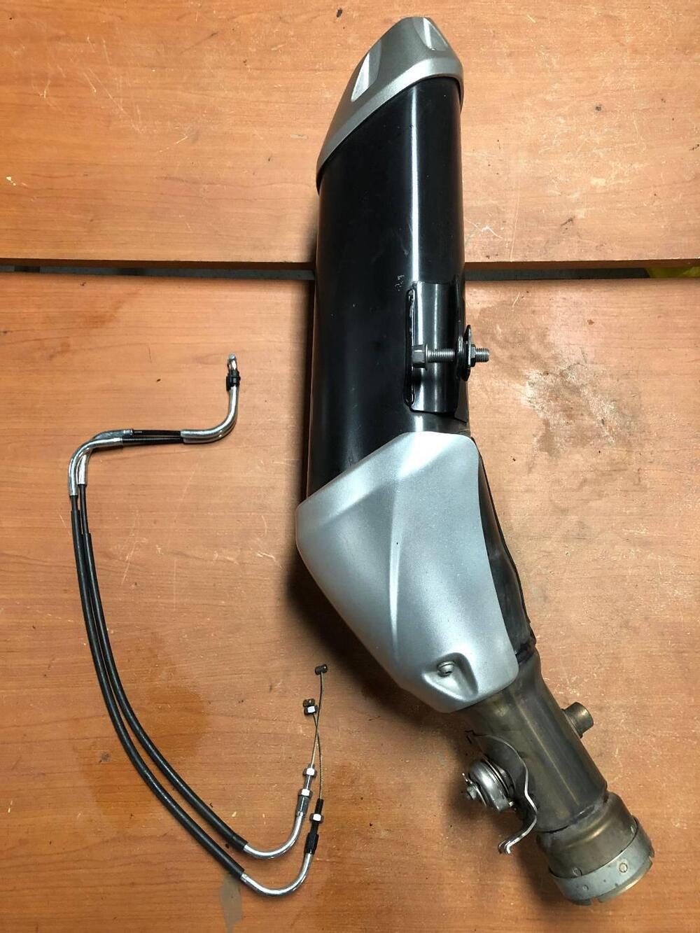 Scarico originale Yamaha FZ1 (3)