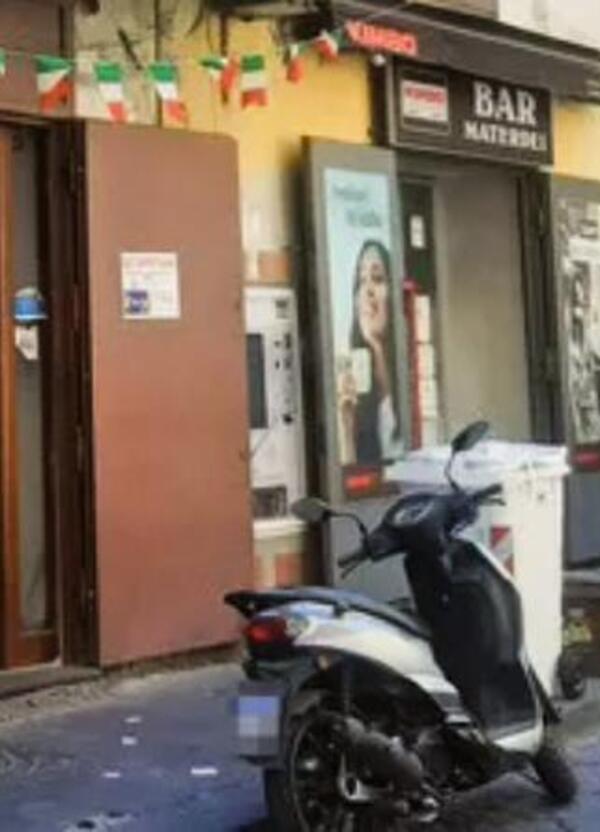 Napoli,  tabaccaio fugge in scooter  con il &ldquo;gratta e vinci&rdquo;  da 500 mila euro  di un&rsquo;anziana cliente