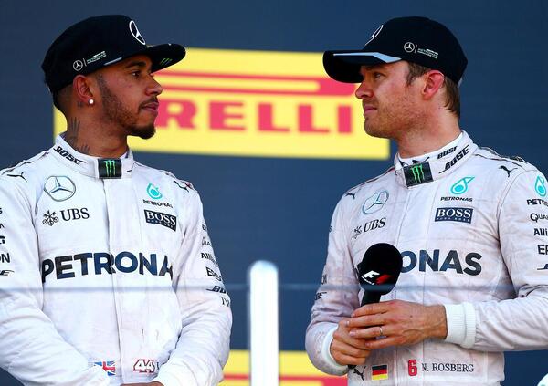 [VIDEO] Nico Rosberg saluta Lewis Hamilton in diretta, ma lui... 