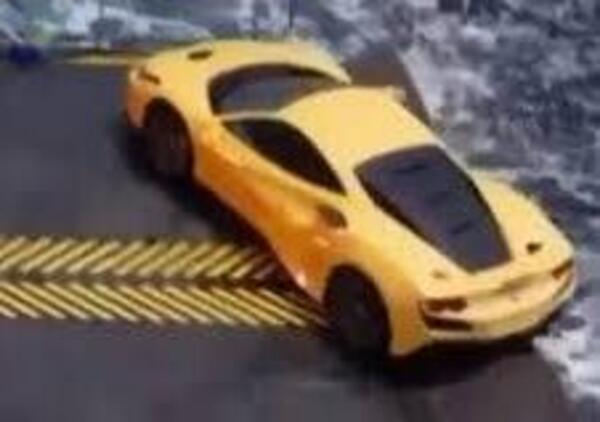 Il video della Ferrari salvata prima di cadere in mare spacca il web. Fake o timoniere fenomeno?
