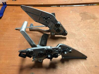 Pedane anteriori complete Suzuki Bandit 600