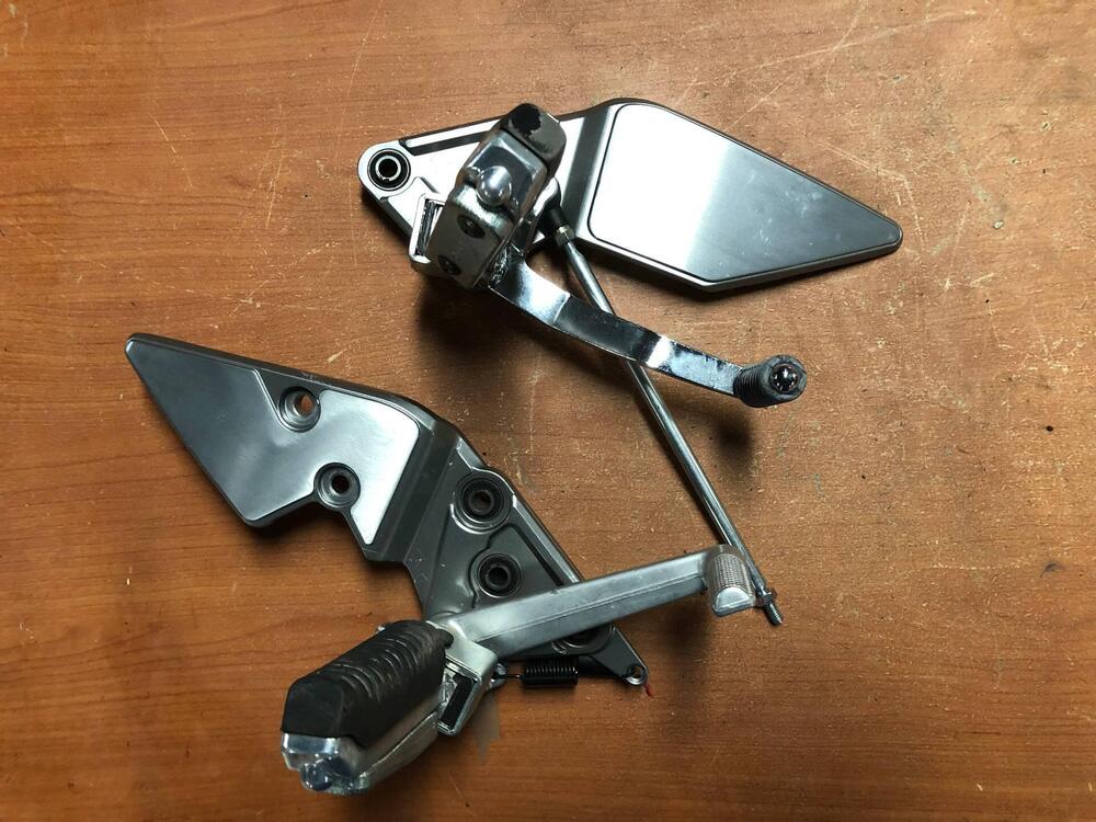 Pedane anteriori complete Suzuki Bandit 600 (3)