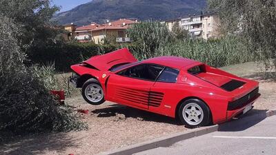 Sgommate finite male per il settantenne che ha distrutto la propria Ferrari Testarossa