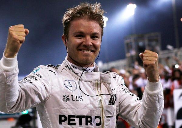 [VIDEO] Nico Rosberg chiede &quot;Non ci sono giornalisti, vero?&quot; e poi asfalta la coppia Hamilton-Bottas