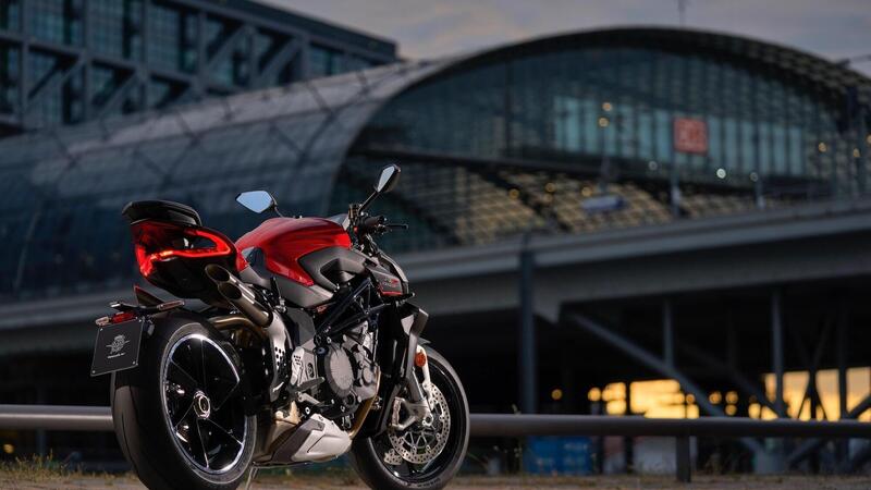 MV Agusta Brutale 1000 RS 2021: prezzo, foto e video