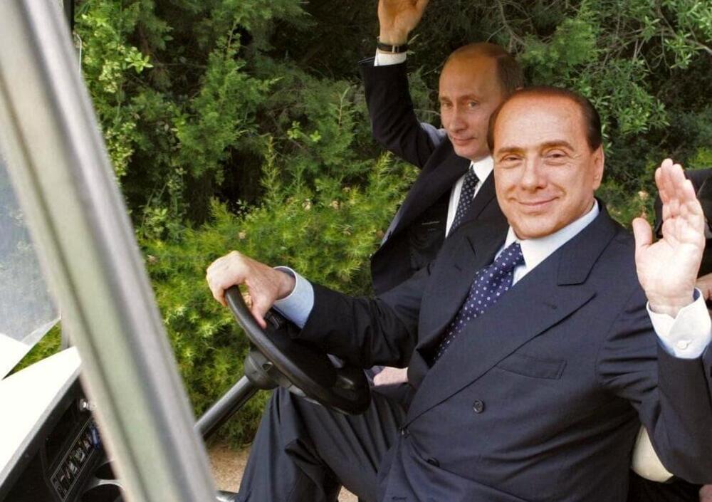 Berlusconi nei guai per... eccesso di velocit&agrave;. La pm: &ldquo;Deve venire al processo. Non &egrave; malato: lo abbiamo visto scorrazzare in kart&rdquo;