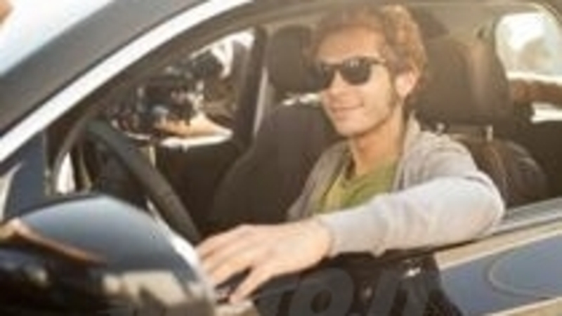 Valentino Rossi di nuovo con la Opel Adam: il video del backstage