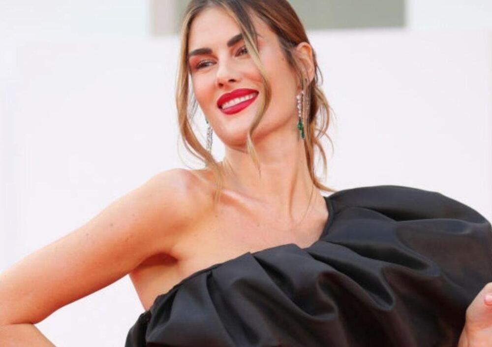 Francesca Sofia Novello raggiante al Festival di Venezia: ecco il look mozzafiato