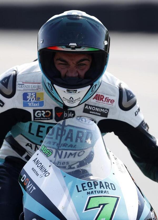 Gestacci e goduria. La &ldquo;pacata&rdquo; l&rsquo;esultanza del team Leopard dopo la vittoria di Dennis Foggia in Moto3 [VIDEO]