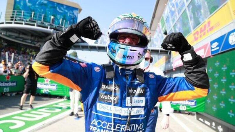 F1, Ricciardo: &quot;Questa vittoria e doppietta &egrave; per tutto il team&quot;