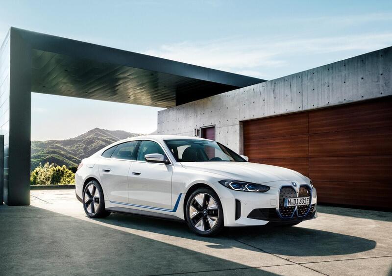 BMW i4 (2021-->>) (19)