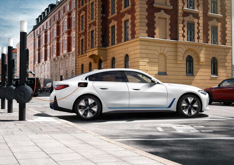 BMW i4 (20)