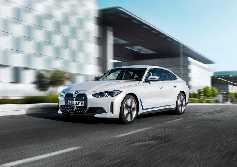 BMW i4 (2021-->>) (24)